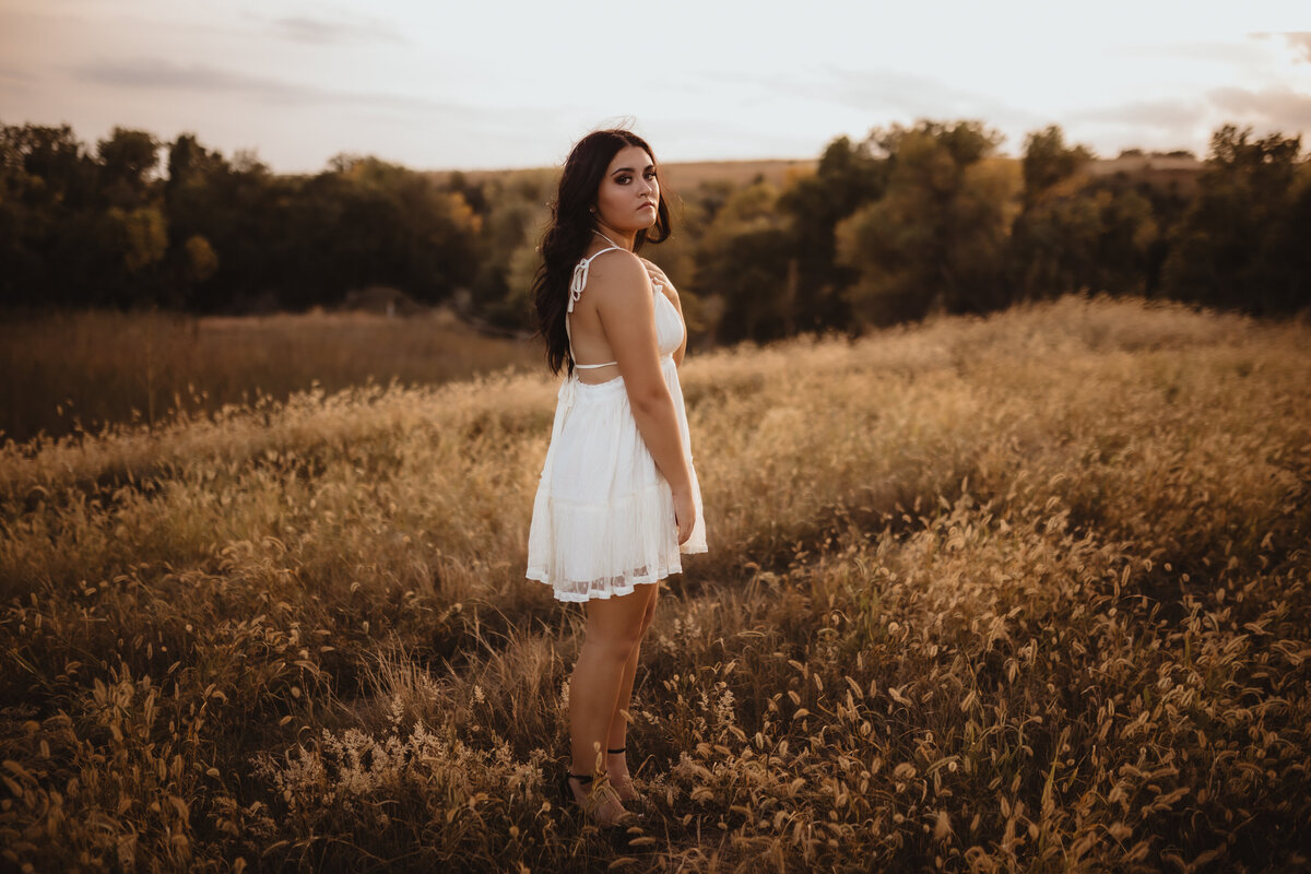 WHITE DRESS COUNTRY SENIOR SESSION