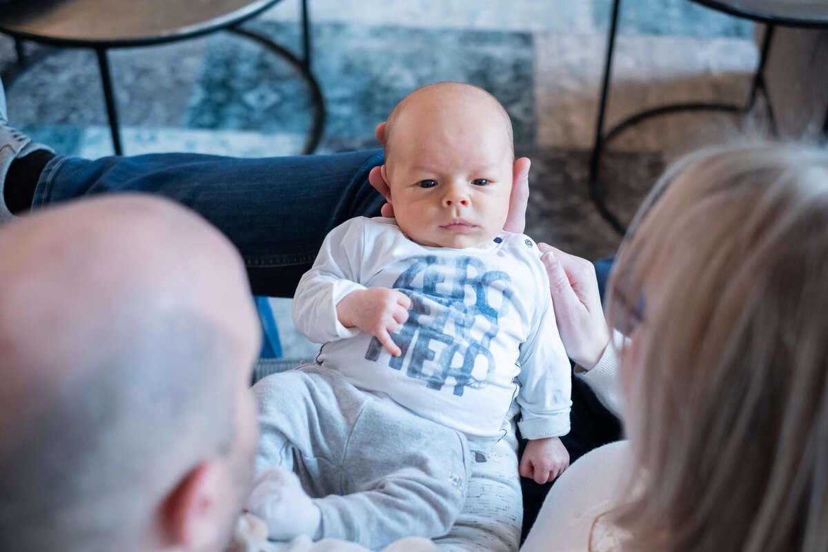 Kraamreportage lifestyle newborn shoot aan huis- Irene Maris Fotografie Tilburg