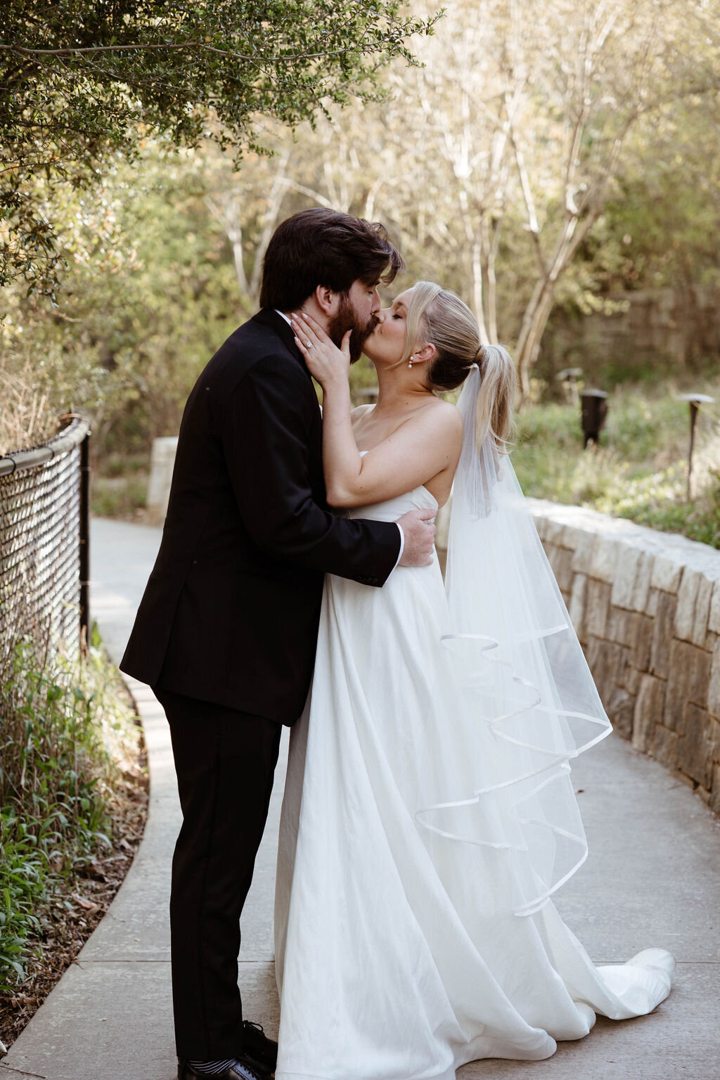 Emily-Hayter-Georgia-Wedding-Photography-Bride-and-Groom8521