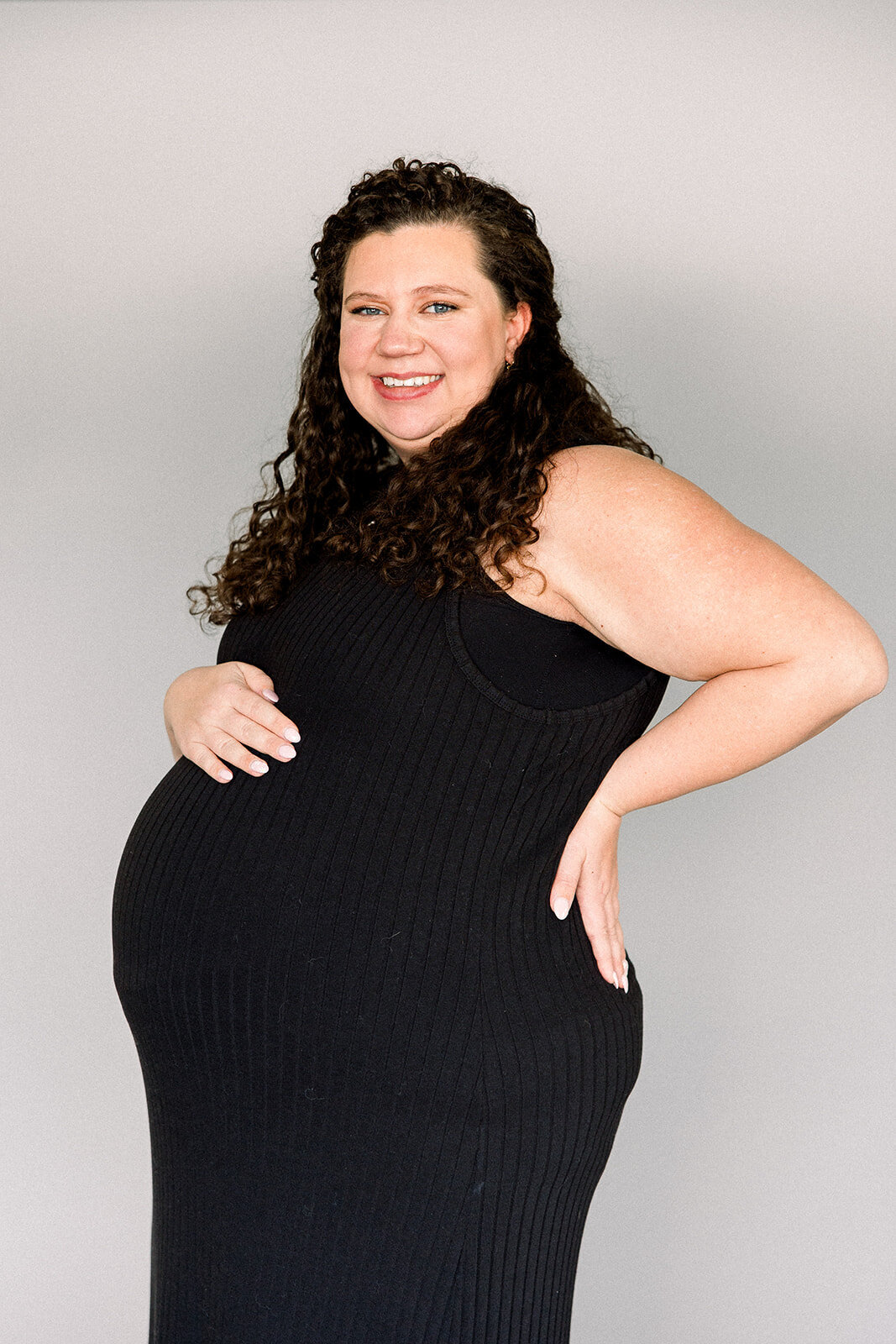 2024 Maternity - Sadie_Alexis Fox Photography +  Winter + Maternity + Studio Session + Muncie + Indiana  (5 of 19)