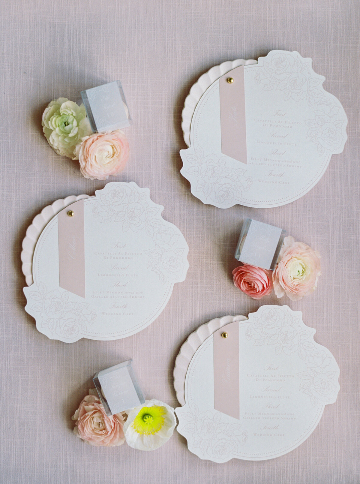 wedding-menu-flower-shape-round-blush