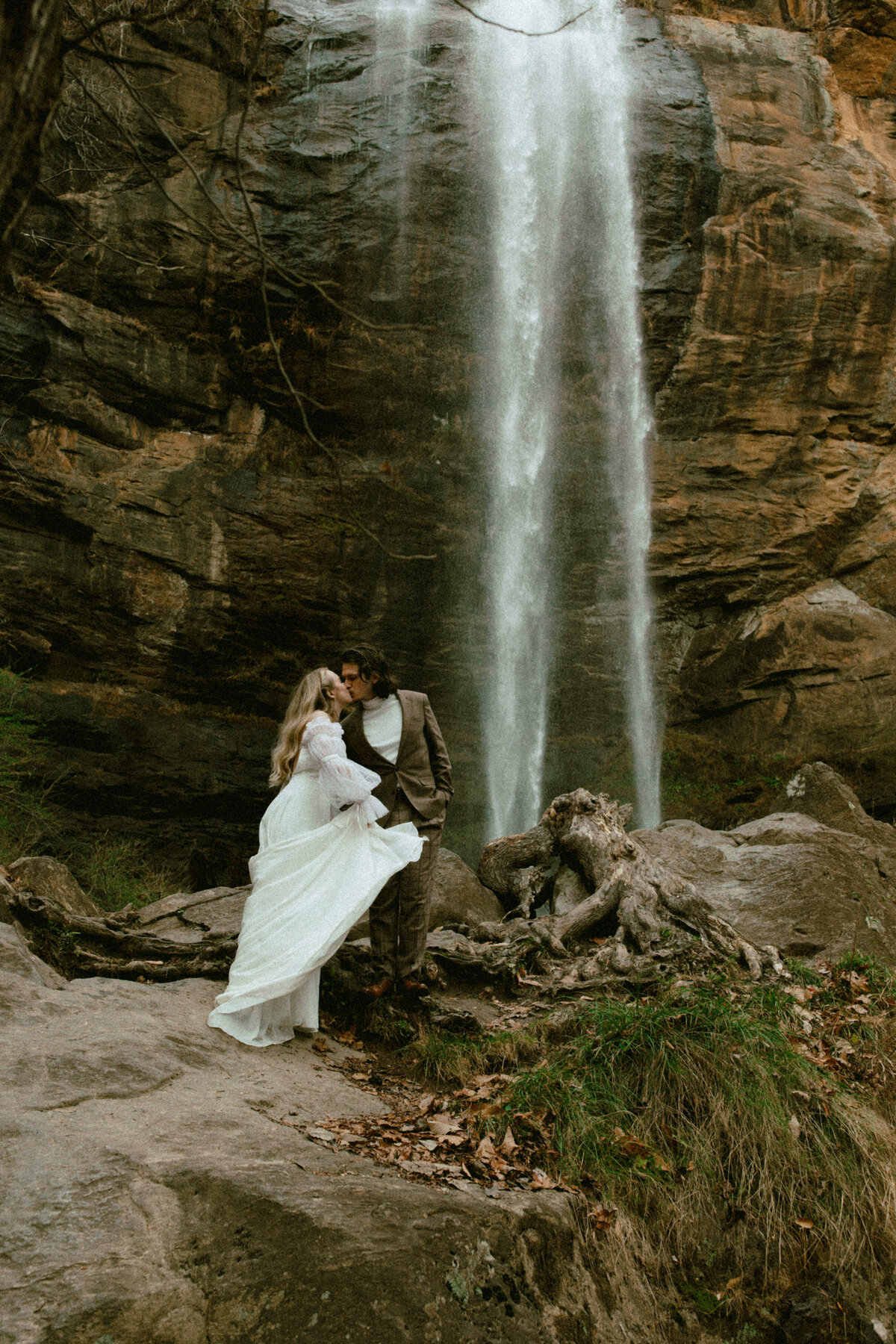 toccoa-falls-georgia-waterfall-whimsical-elegant-elopement-203