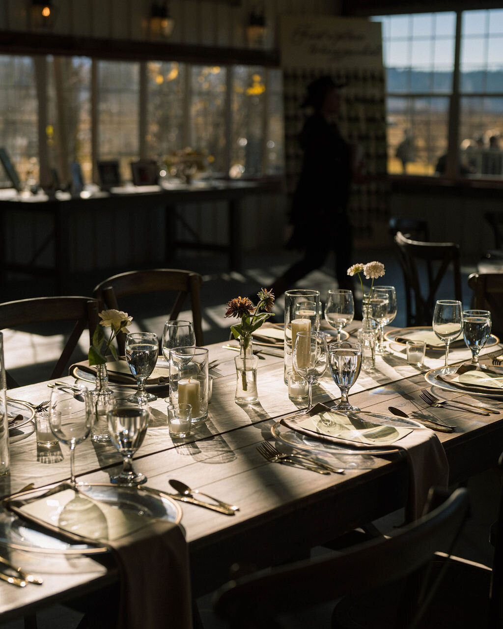 farm-table-ranch-wedding-bud-vase-florals