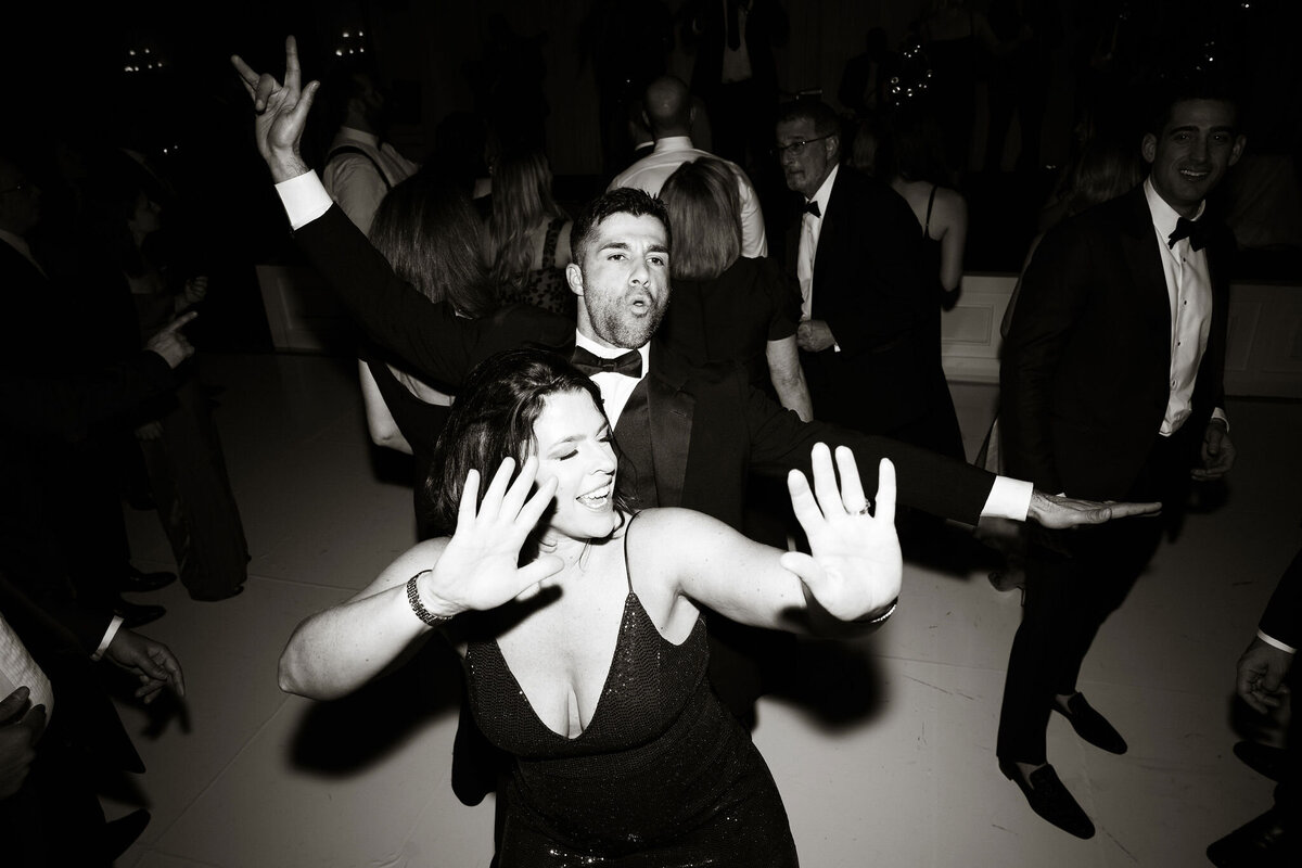 129-wedding-reception-guests