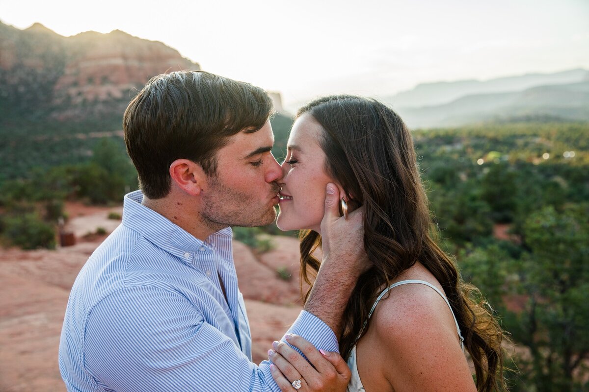 Bell_Rock_Proposal_Sedona_AZ_Danielle_Holman_Wedding_Photography_0013