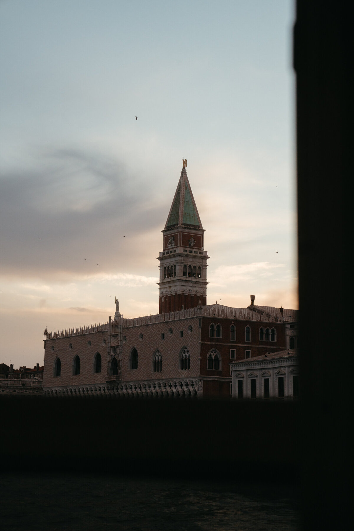 the_chaffins_international_destination_wedding_elopement_photographers_sammie_chaffin_micah_editorial_adventure_photos_travel_venice_italy_28