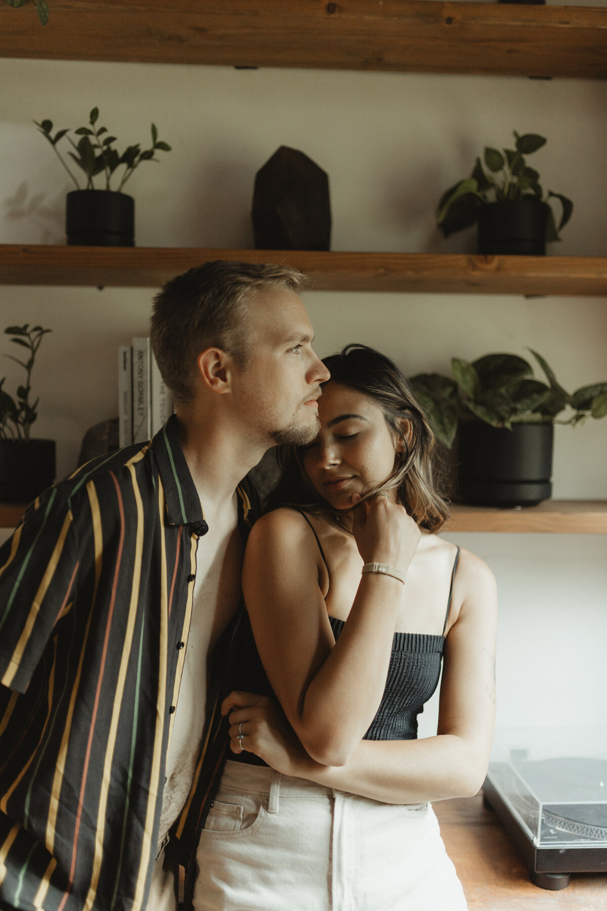casualcouplesinhomesessionkansascityphotographer-58