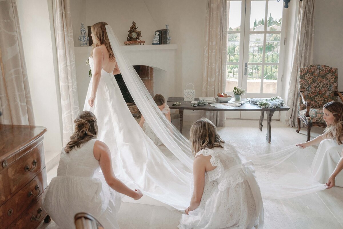 Flora_And_Grace_AirellesGordes_Provence_Editorial_Wedding_Photographer-22