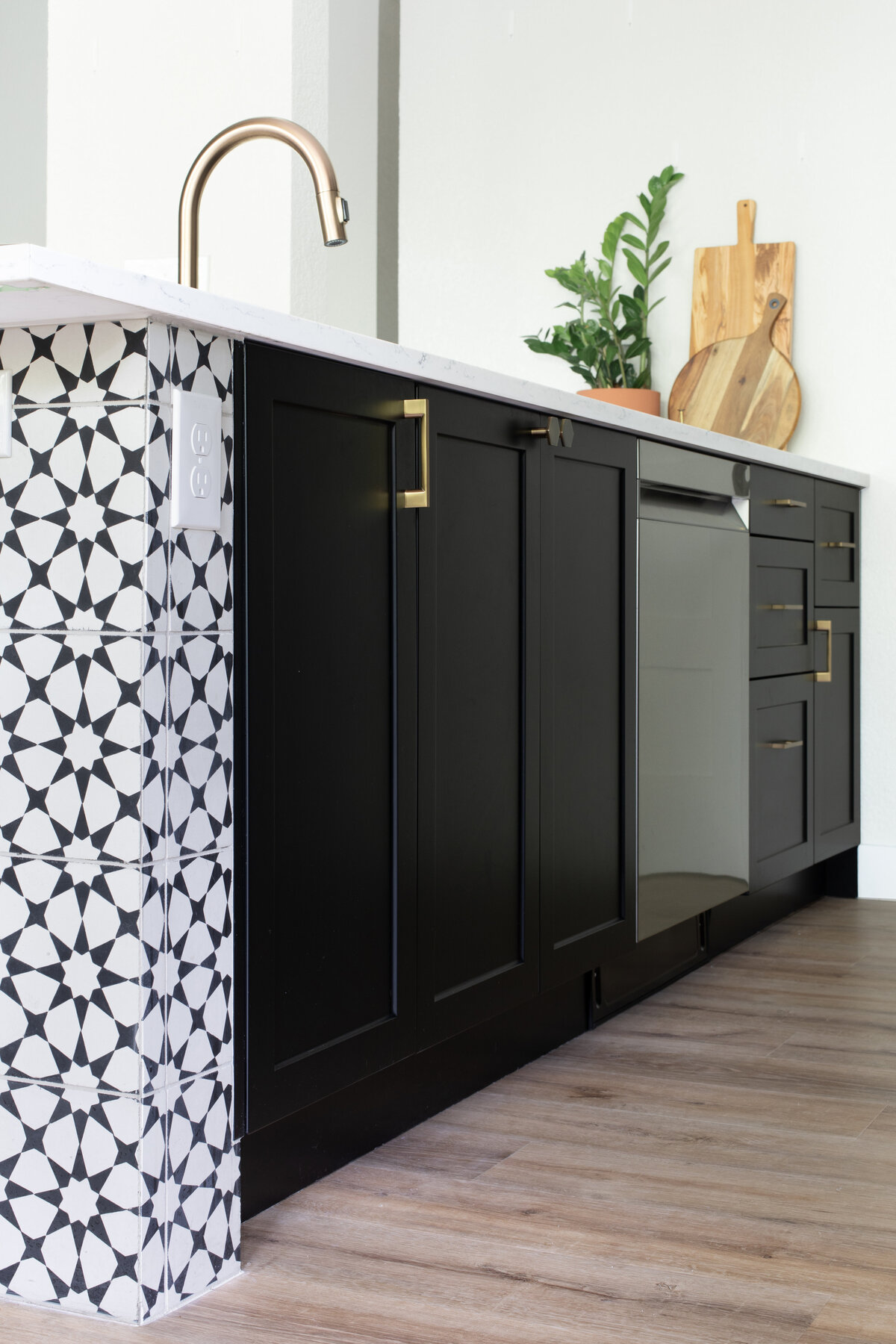 hello-home-austin-modern-black-and-white-kichen-remodel-patterned-wall-tile-black-cabinets-4