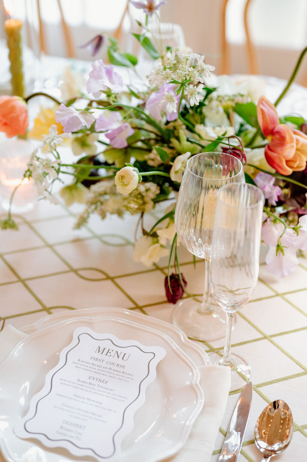 whimsical-wedding-reception-flowers-at-wadsworth-mansion-ct