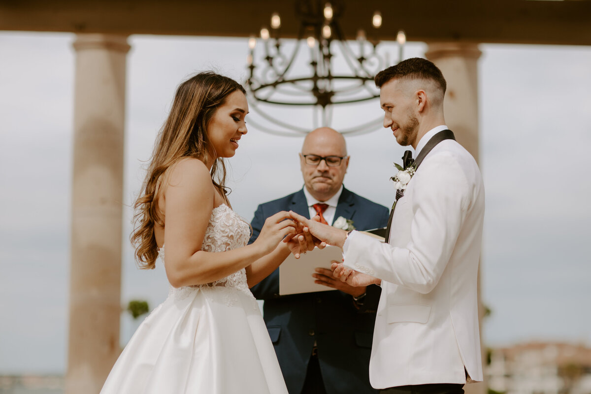 wedding-ceremony-at-horseshoe-bay-resort