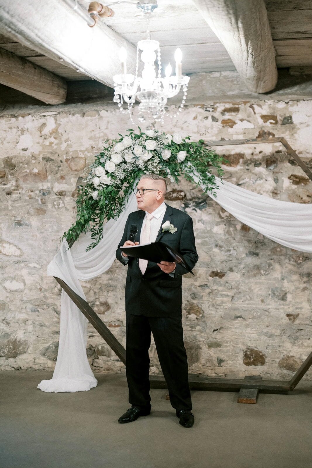 W11-Wedding-Photos-Caledon-Valley-Estate-Eleanor-and-Michael-2024-11-02-2500px-1135