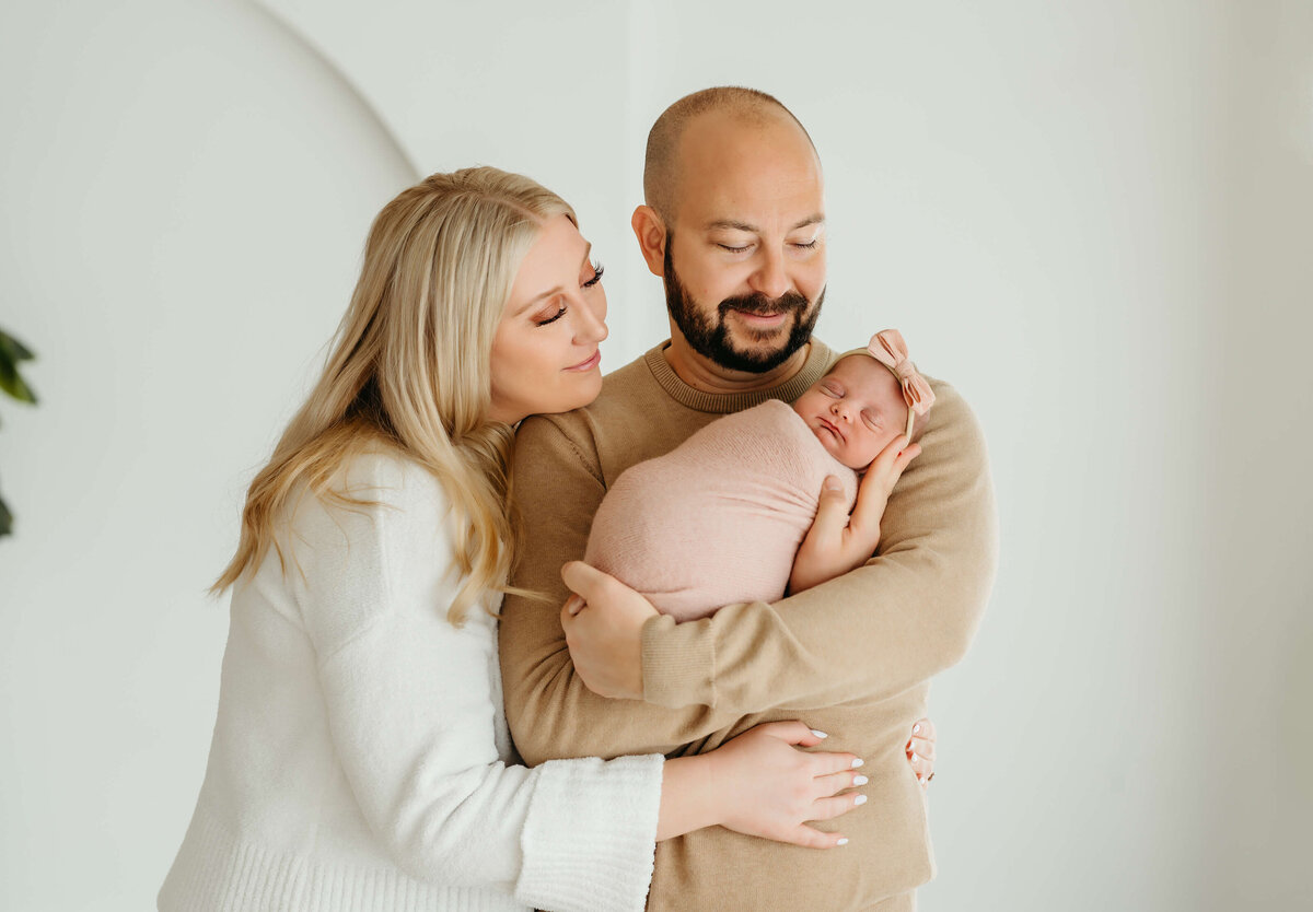 newborn-session-neutral-tones