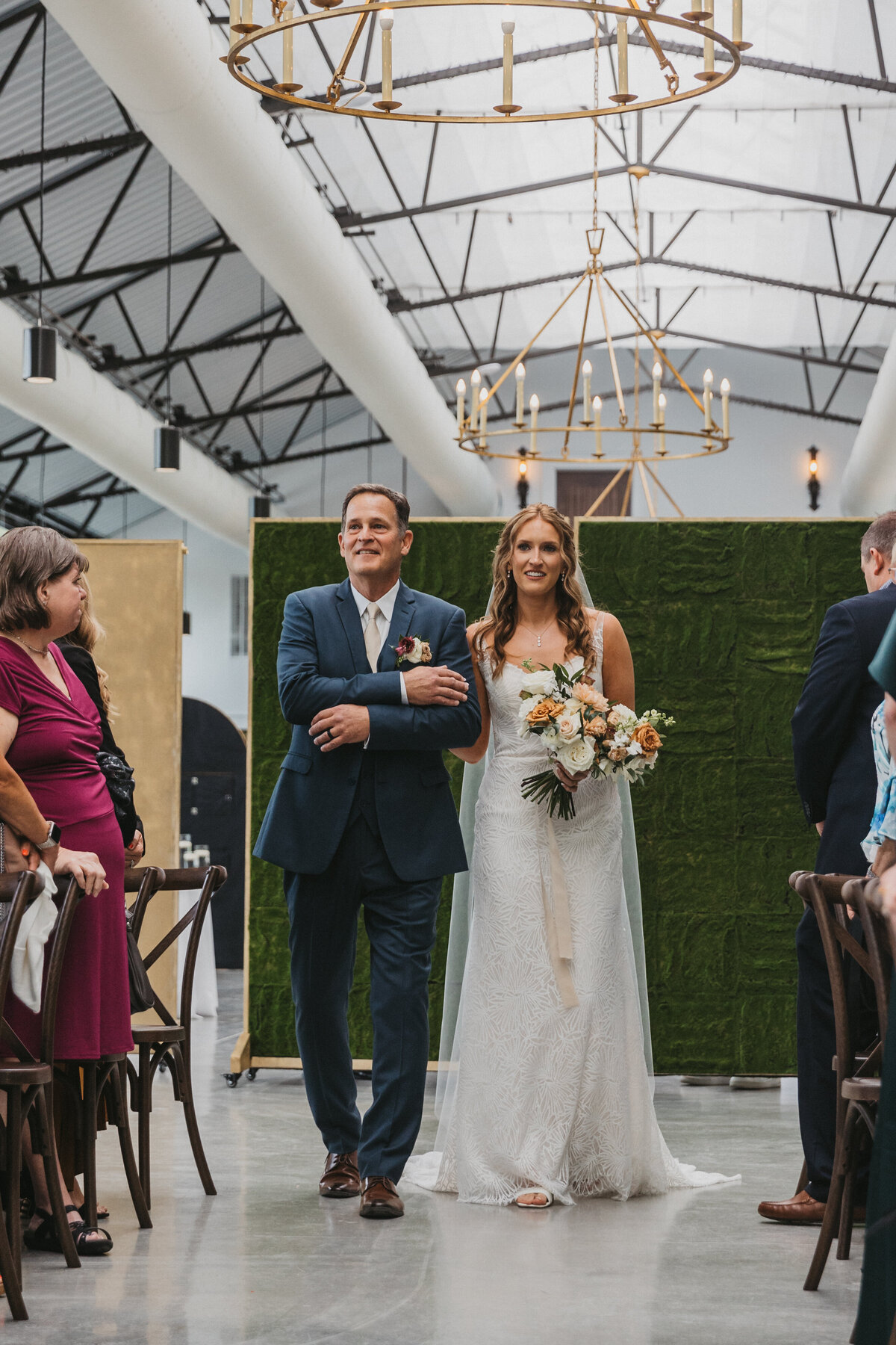 Indianapolis Wedding Florist Planner_First Class Designs_copperhead photography_11