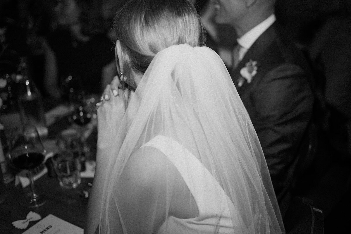 wedding-reception-veil-blackwhite-laurianevega