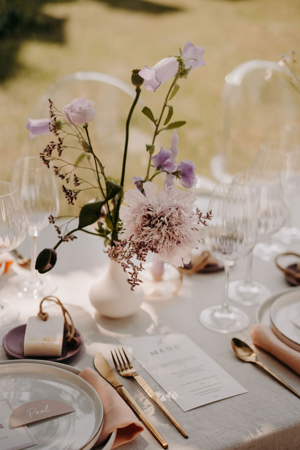decoration-table-mariage-raffinee-couleurs-pastels2