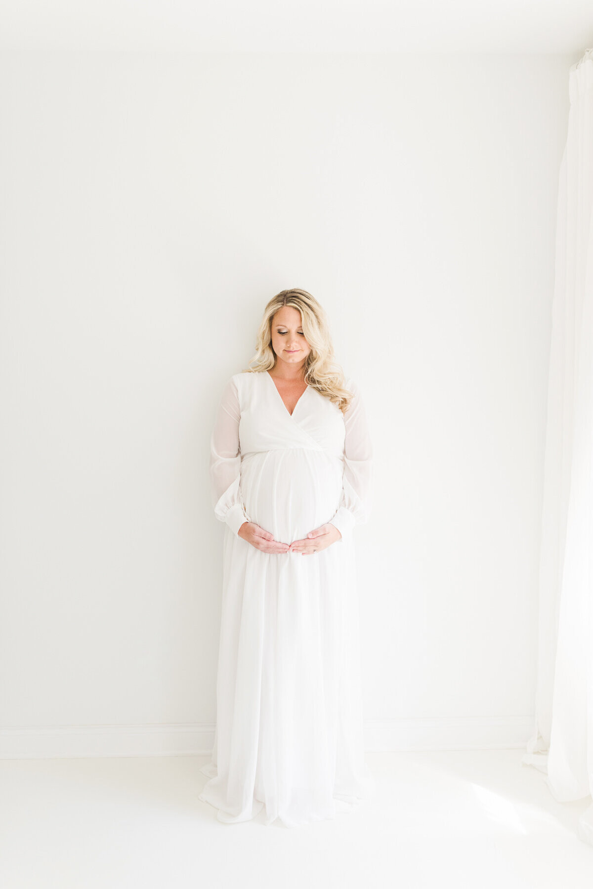 Light-Airy-Maternity-Session-04