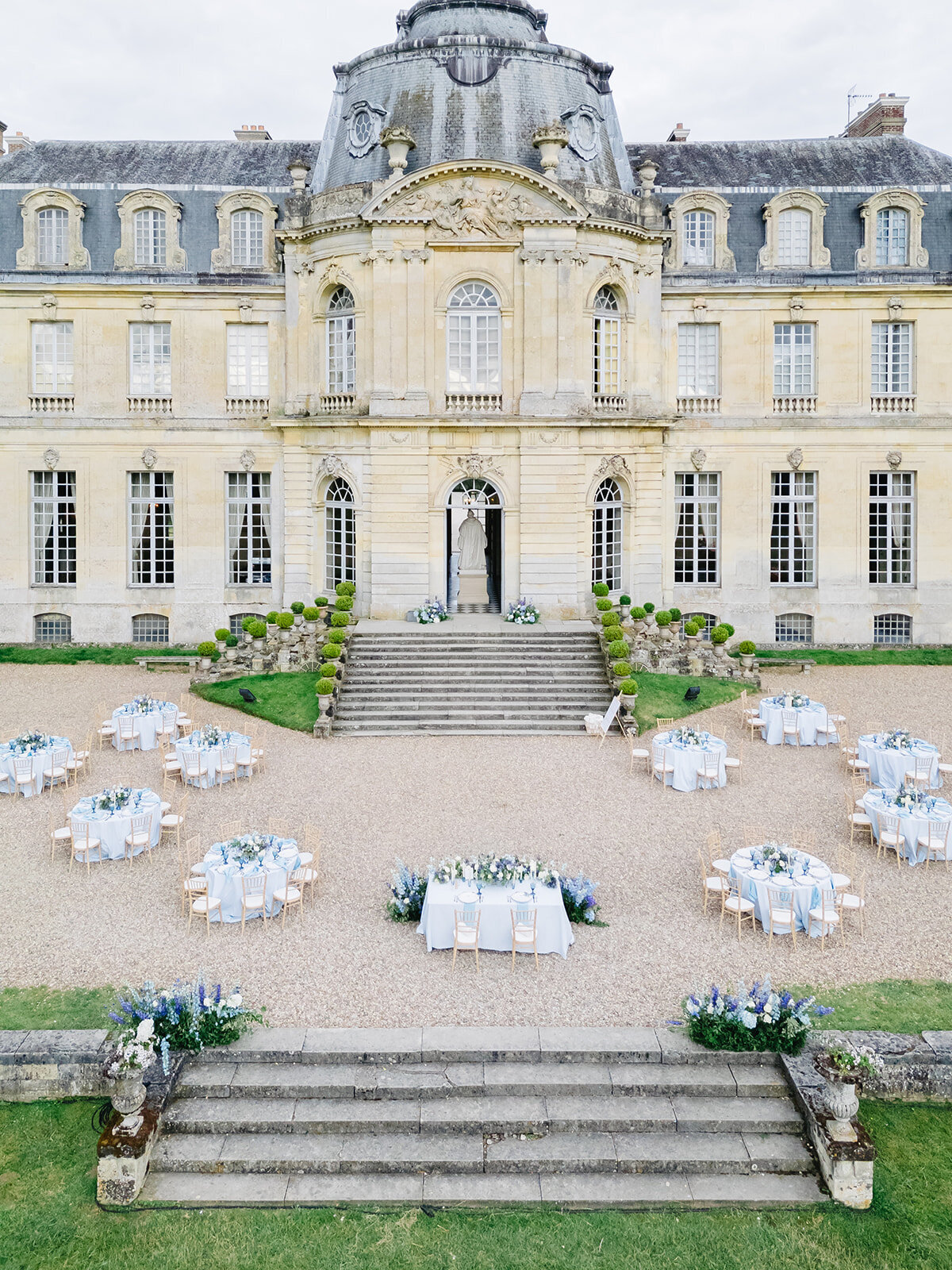 MorganeBallPhotography-Wedding-ZoeEdward-11-ChateauChamplatreux-Dinner-8-0328