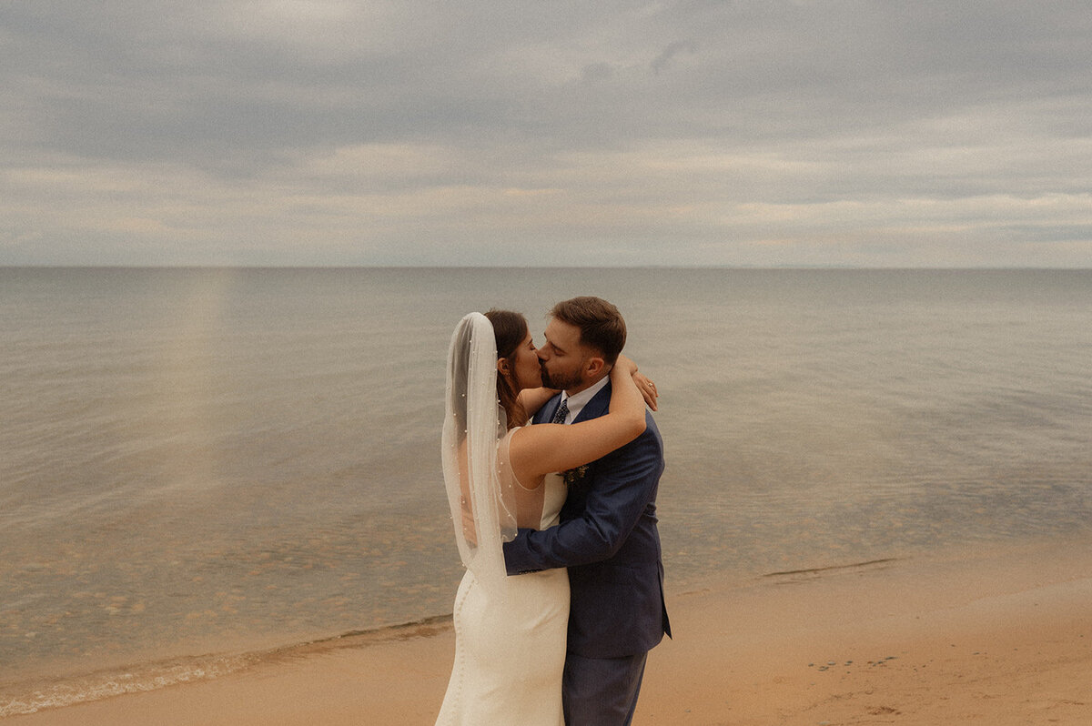 michigan hawaii elopement photographer