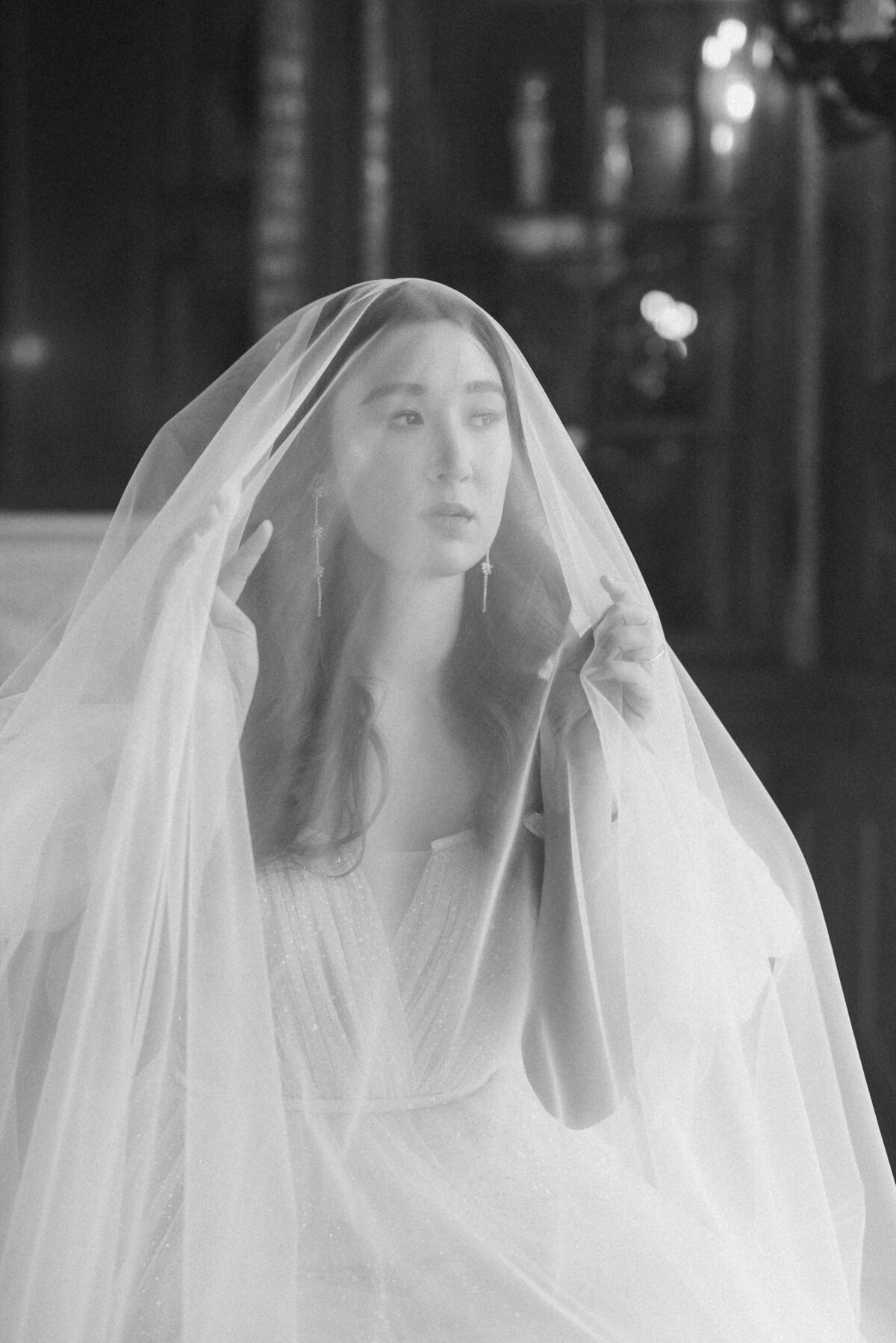 dramating-black-and-white-bride-portrait