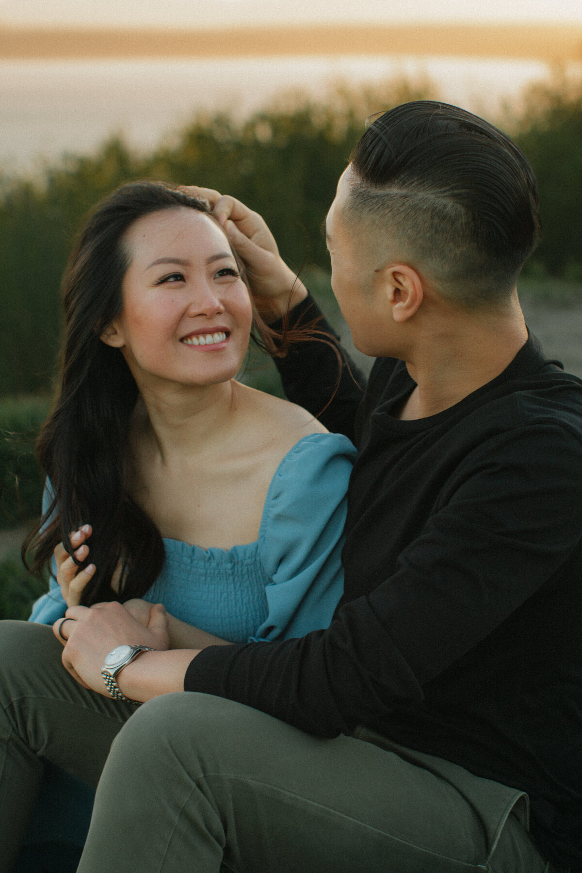 Couples-session-discovery-park-documentary-style-jennifer-moreno-photography-seattle-washington