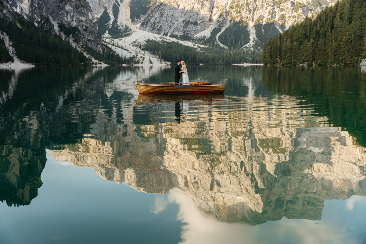 Lago di Braies Summer Elopement boatride