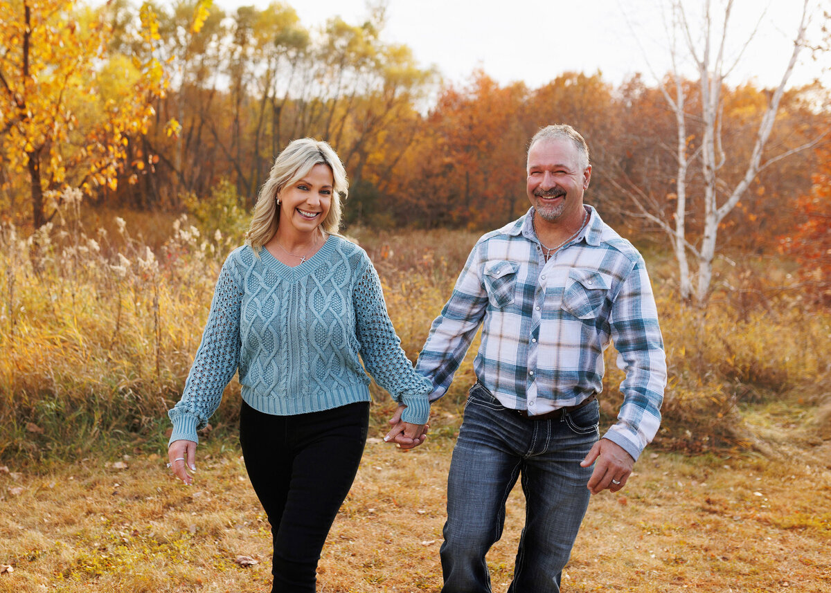 couple in fall photos minneapolis