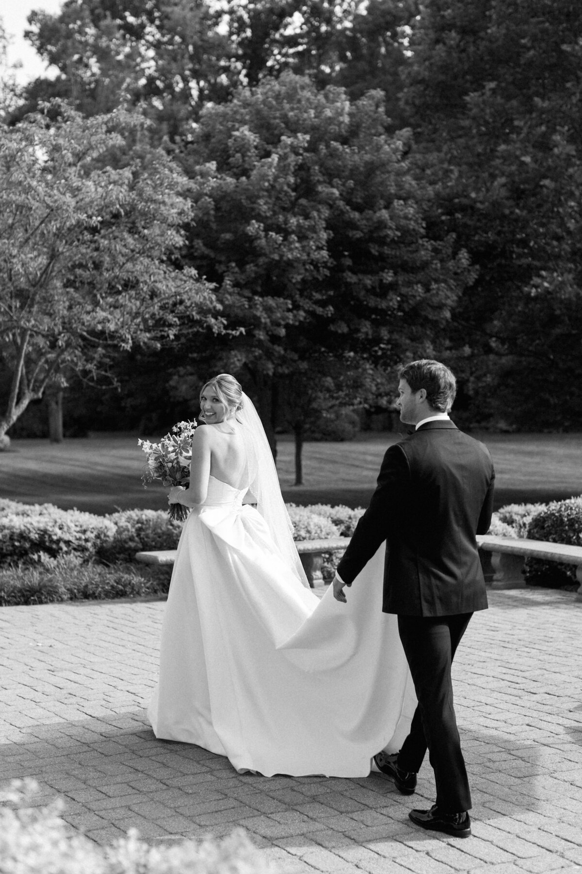 WELLERS-CARRIAGE-HOUSE-MICHIGAN-WEDDING-PHOTOGRAPHER-1
