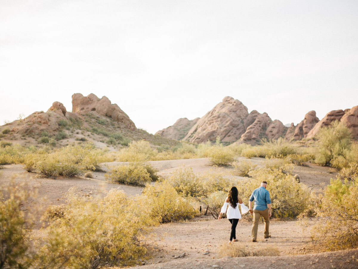 phoenix-desert-engagement-photos-Papago-Park-by-philip-casey-010