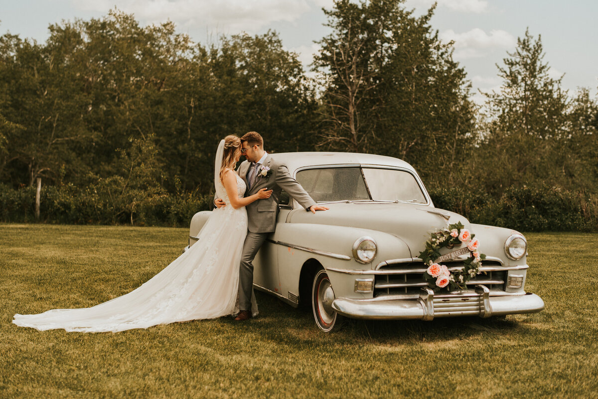 Edmonton-Wedding-Couple-98