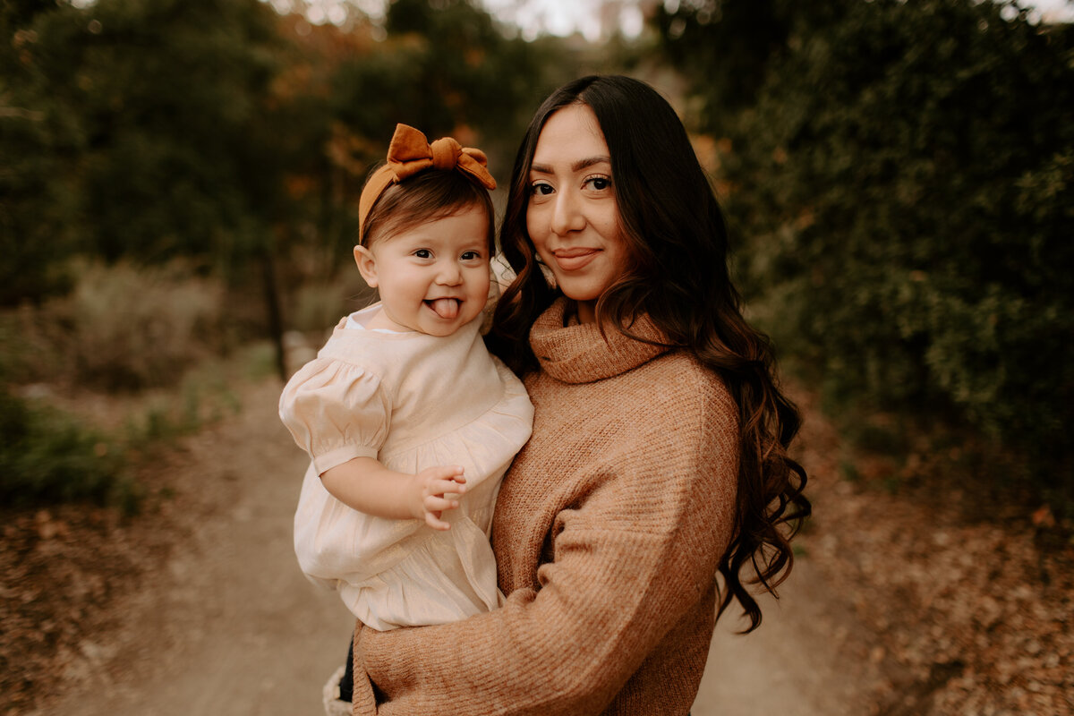 intimate family photos with mom and daughter