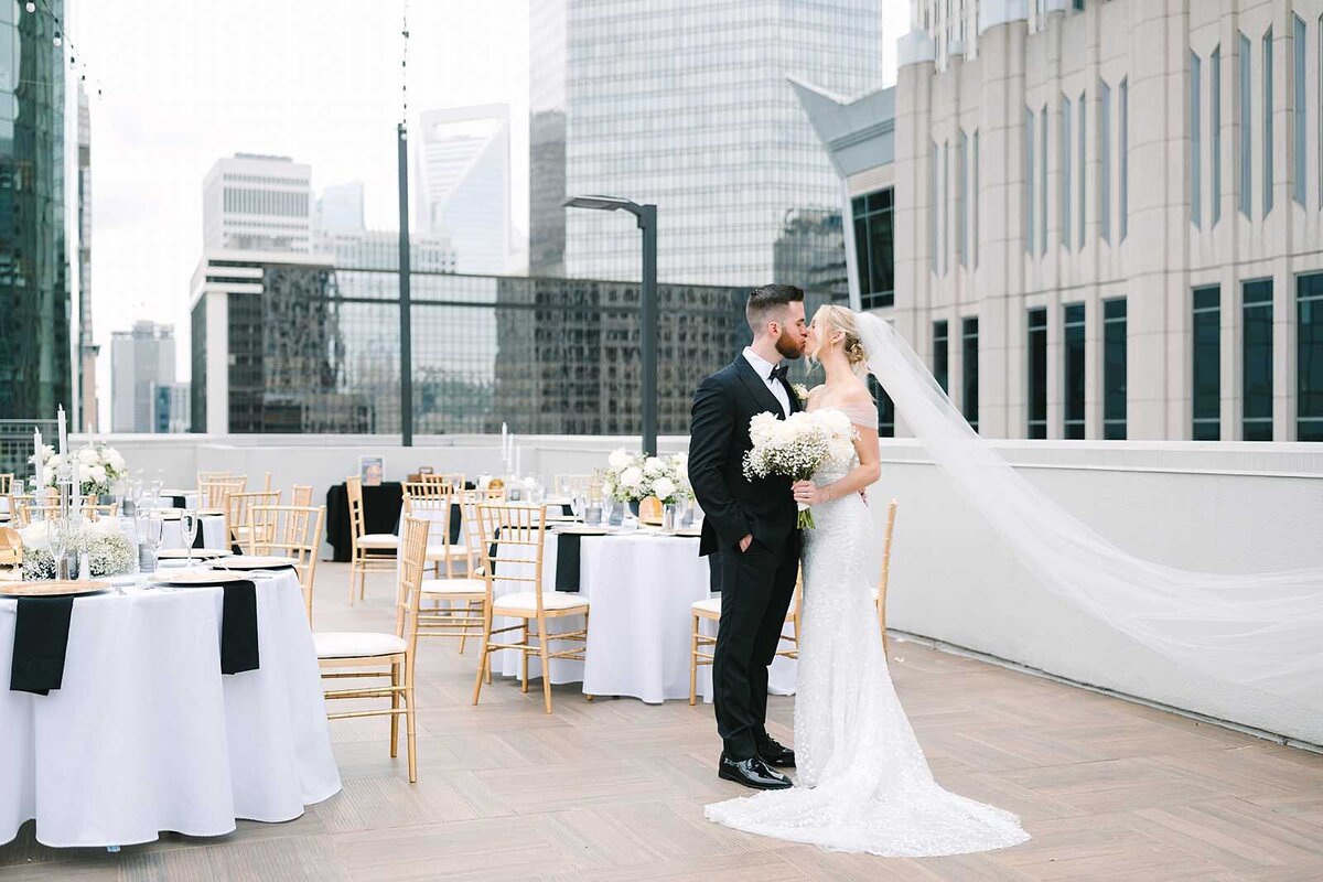 doubletree rooftop charlotte wedding photographer-23_jamie marie photography