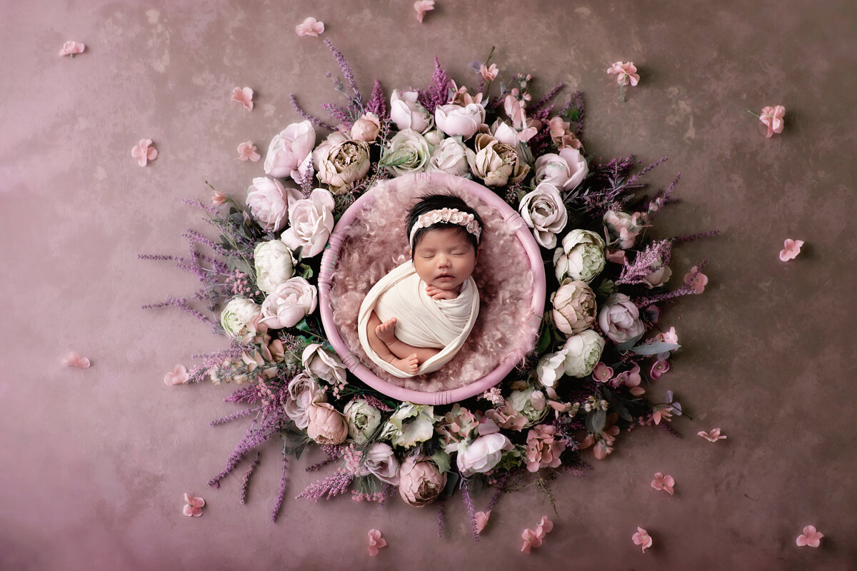 2023-07-06 - Zoey's Newborn Session - Gold - 34 days (Eden Doobay - Aurora)Composite