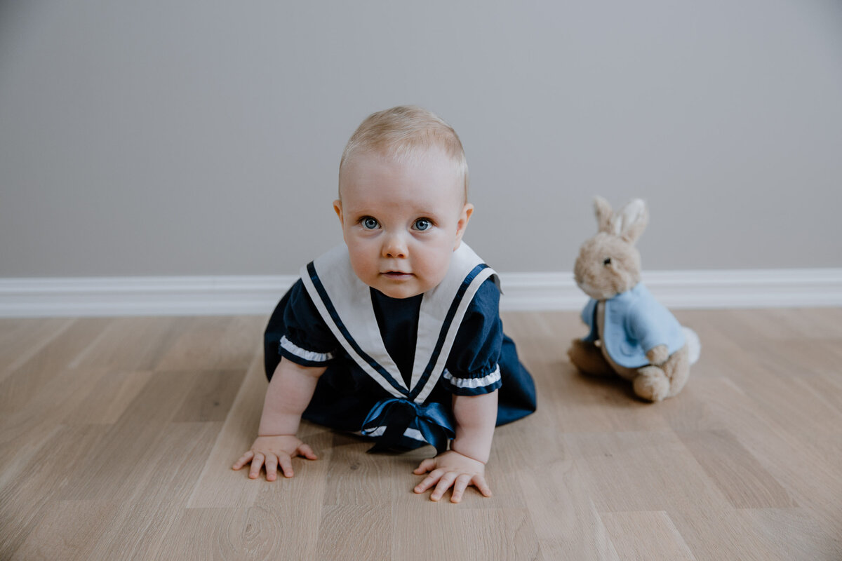 ettårsfoto_homesession_jente_fotograf_charlottechristensen_studio