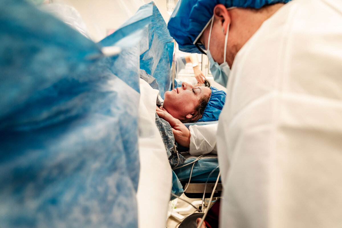 husband-prays-over-his-wife-before-cesarean