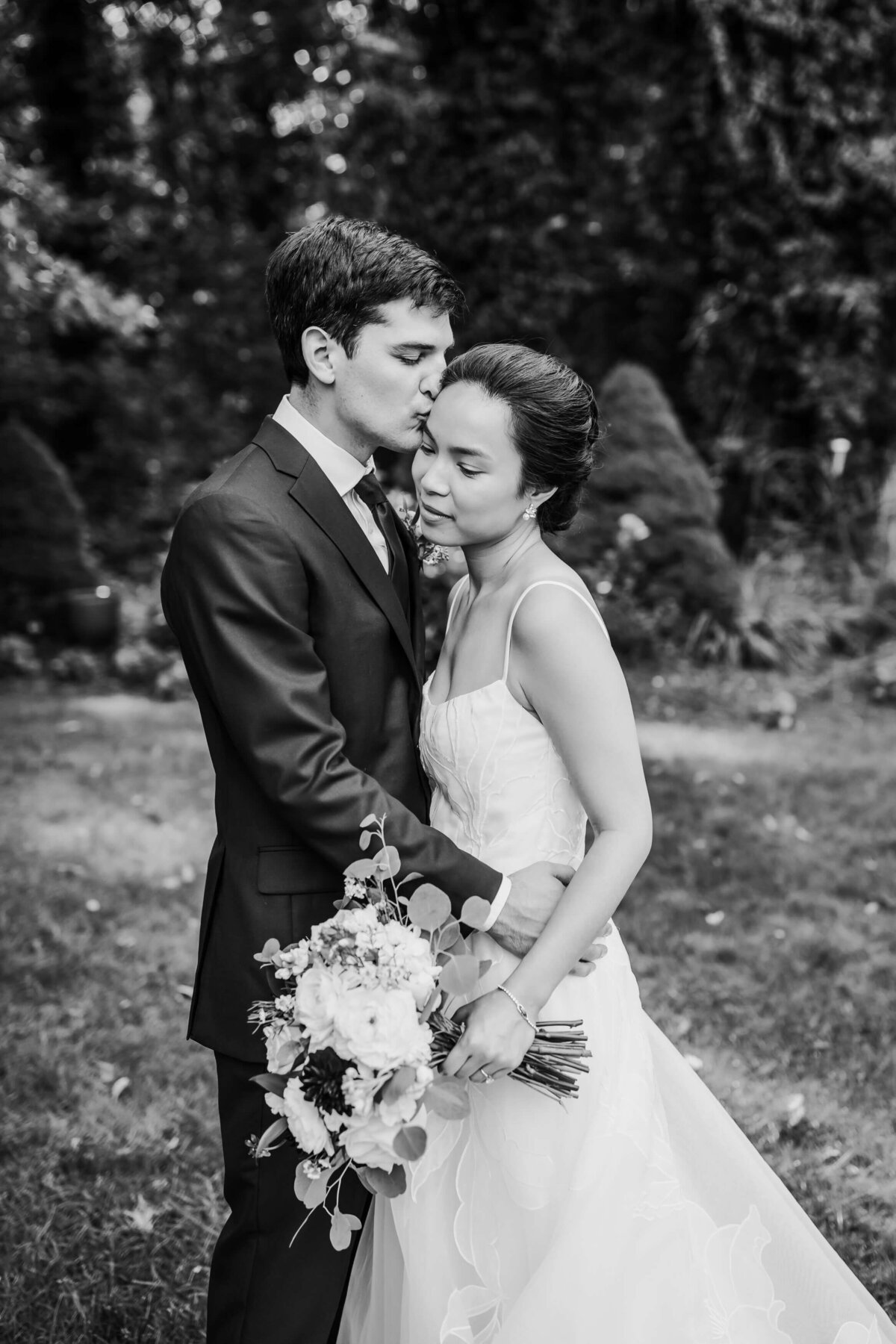New_Hampshire_Wedding_Photographer_Bedford_Village_Inn-35
