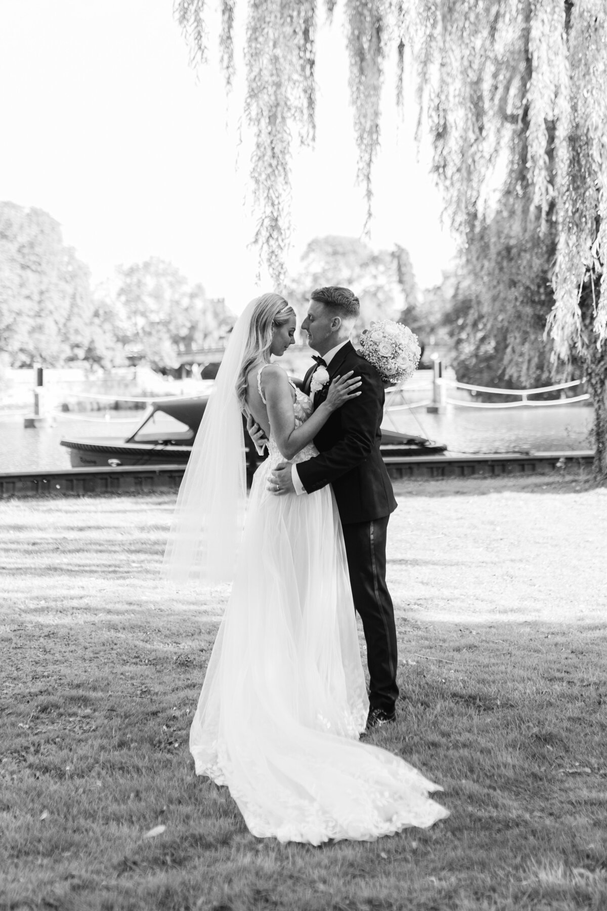 Berkshire Wedding Photographer-23