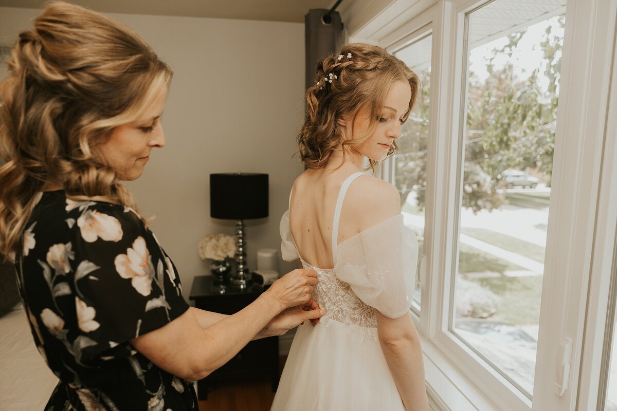 Guelph-Wedding-Sneaks-13