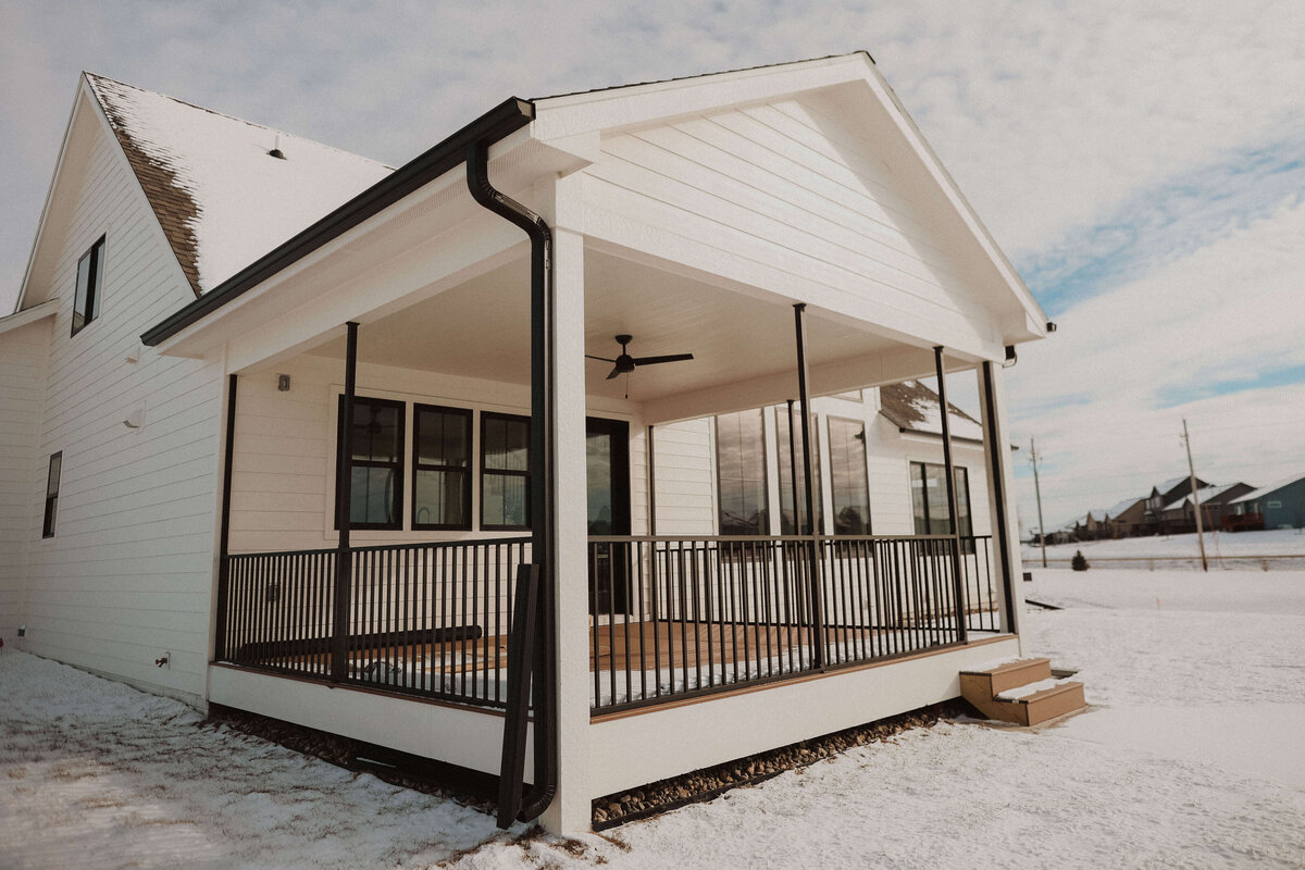 2802-Exterior-Grimes-Central-Iowa-Custom-Home-JRL-Builders-3F1A0316