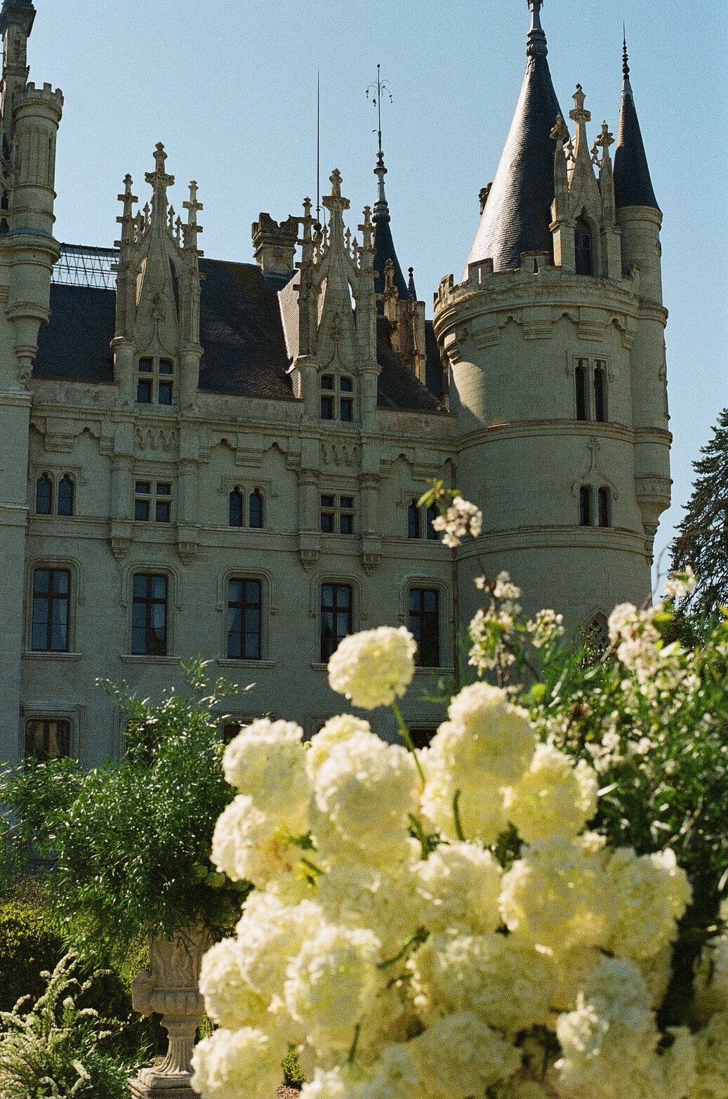 chateau-challain-wedding-film-photography-julia-garcia-prat3