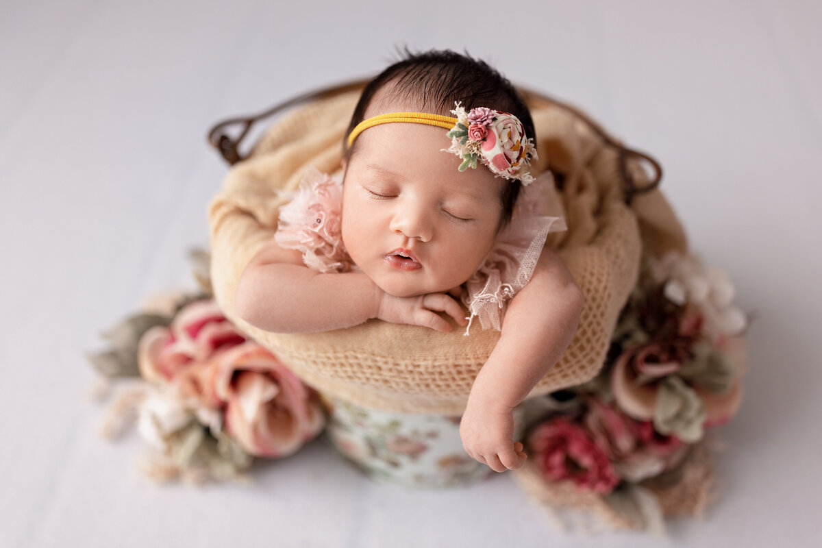 Bucket - 2022-08-11 - Xyril's Newborn Session - 17 days (Gladys Brown)111