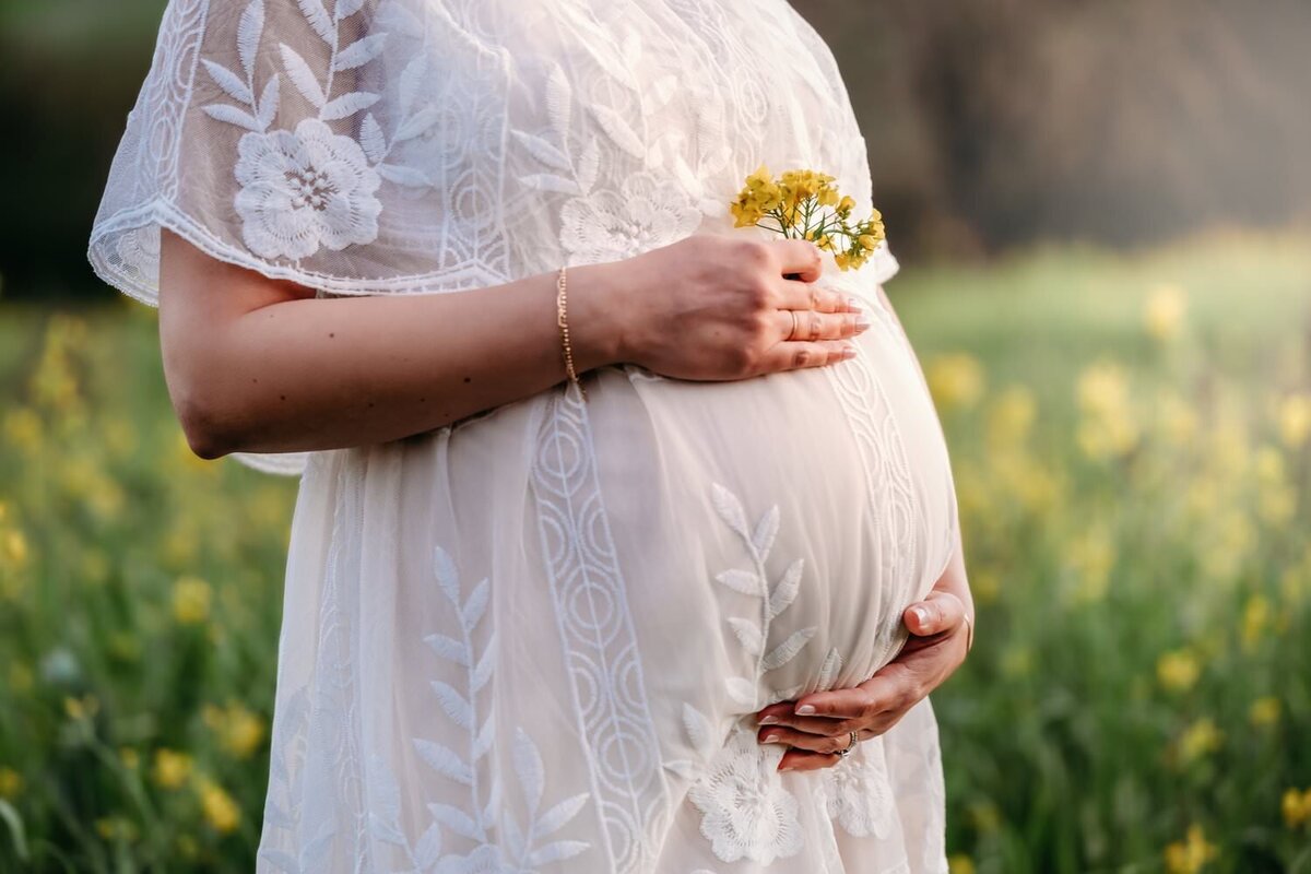 pregnant-belly-flower