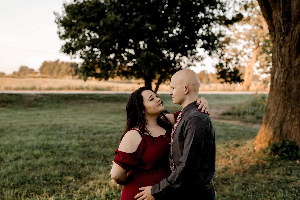 Engagement session in the sunflower field0031