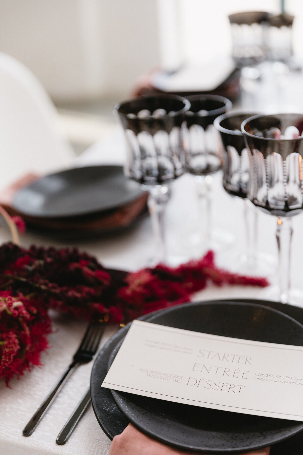 meredith-michel-editorial-wedding-black-glass-tableware