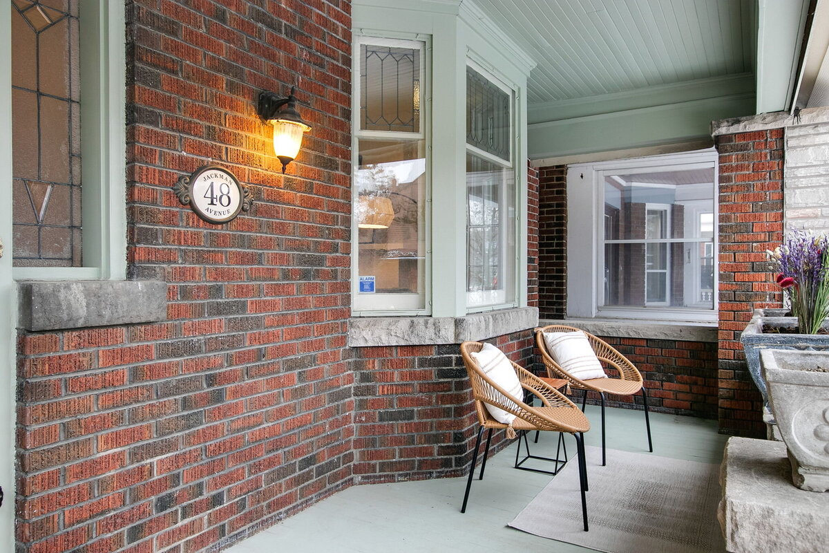 68-web-or-mls-3_001_Porch