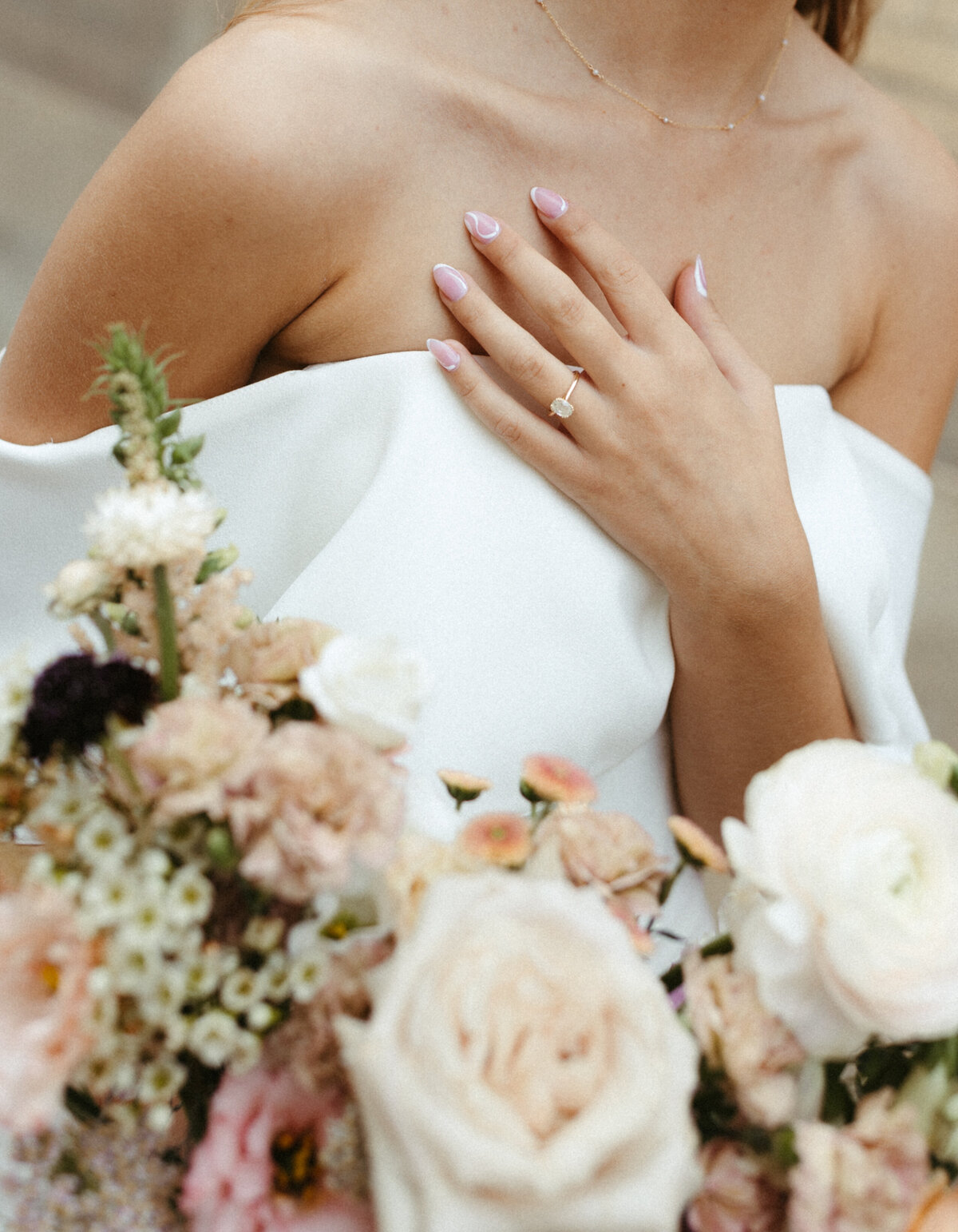 emma&william_saskatoon_saskatchewan_canada_wedding_modern_timeless_elegant_classy_bridal_portraits_urban_nature_industrial_downtown_city_editorial_wedding_photographer119