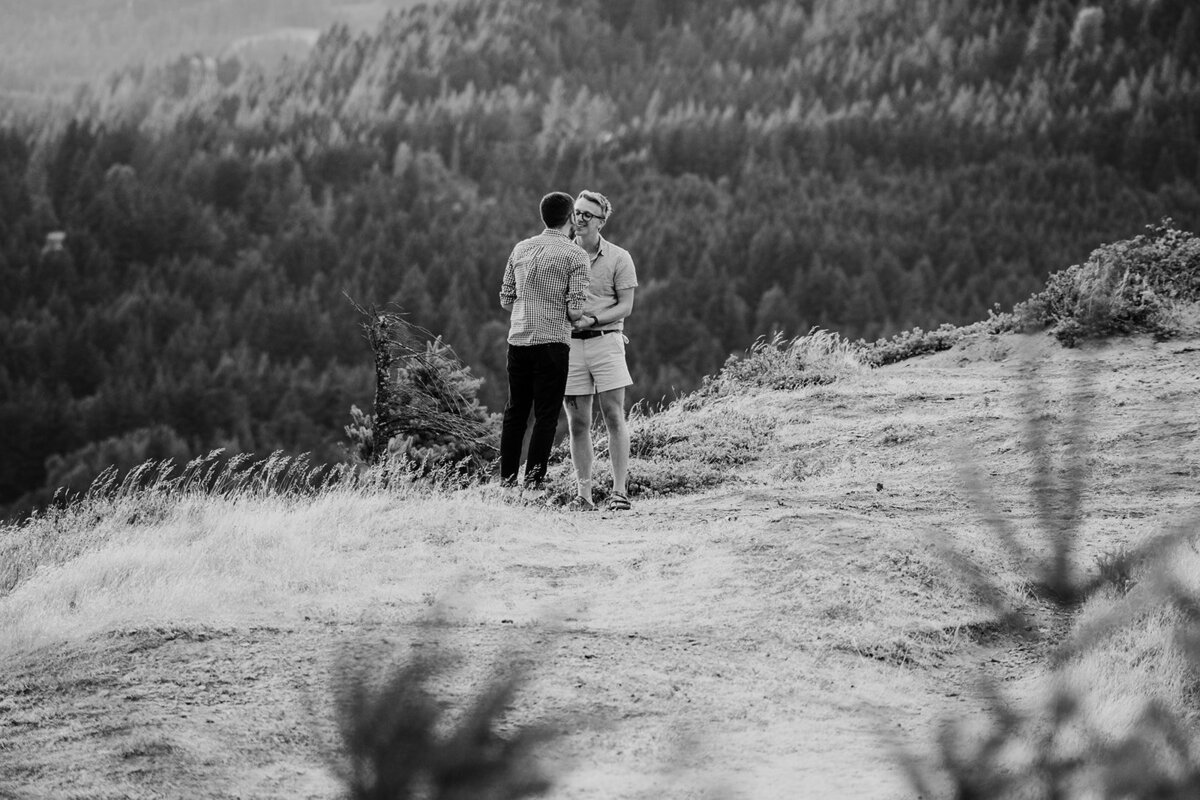 Surprise engagement session on the Columbia Gorge.