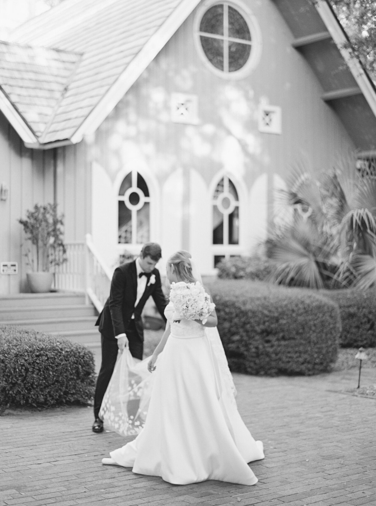 Emily March Photography Wilmington, North Carolina and Destination Wedding Engagement Photographer Heirloom Photography for Memorable Gatherings Light Airy Sentimental Imagery Images Weddings CannonWedding_0655