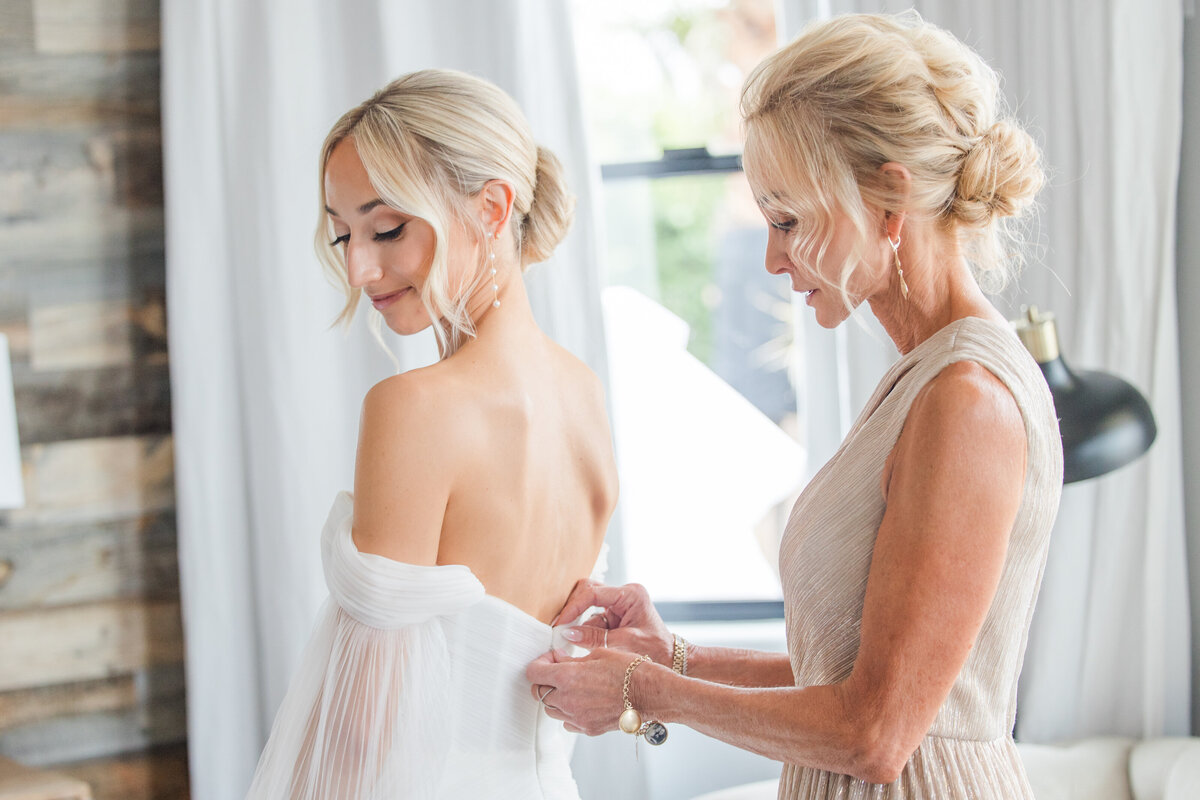The Estate at Via Las Palmas Palm Springs Light and airy spring wedding southern california wedding venue luxury photography-60