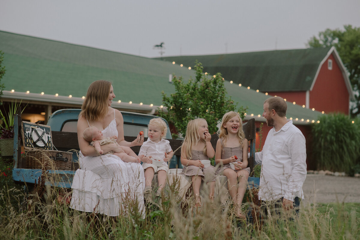 JeminiPhoto_MichiganLifestylePhotographer_FarmLife25